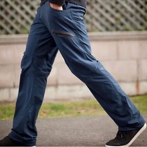 Lululemon Men’s Cargo Pants Unlined Navy Blue Size Small